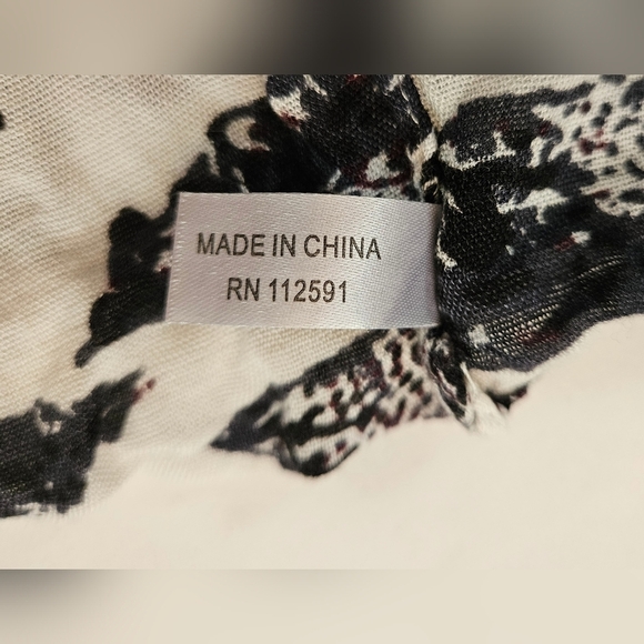 Unbranded Womens White With Black Feather Design Infinity Scarf 100% Viscose - Picture 9 of 11